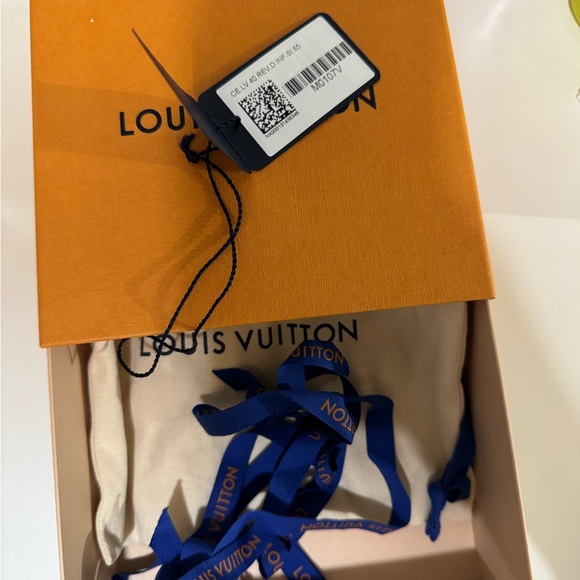 Louis Vuitton reversible belt mens - Picture 6 of 10